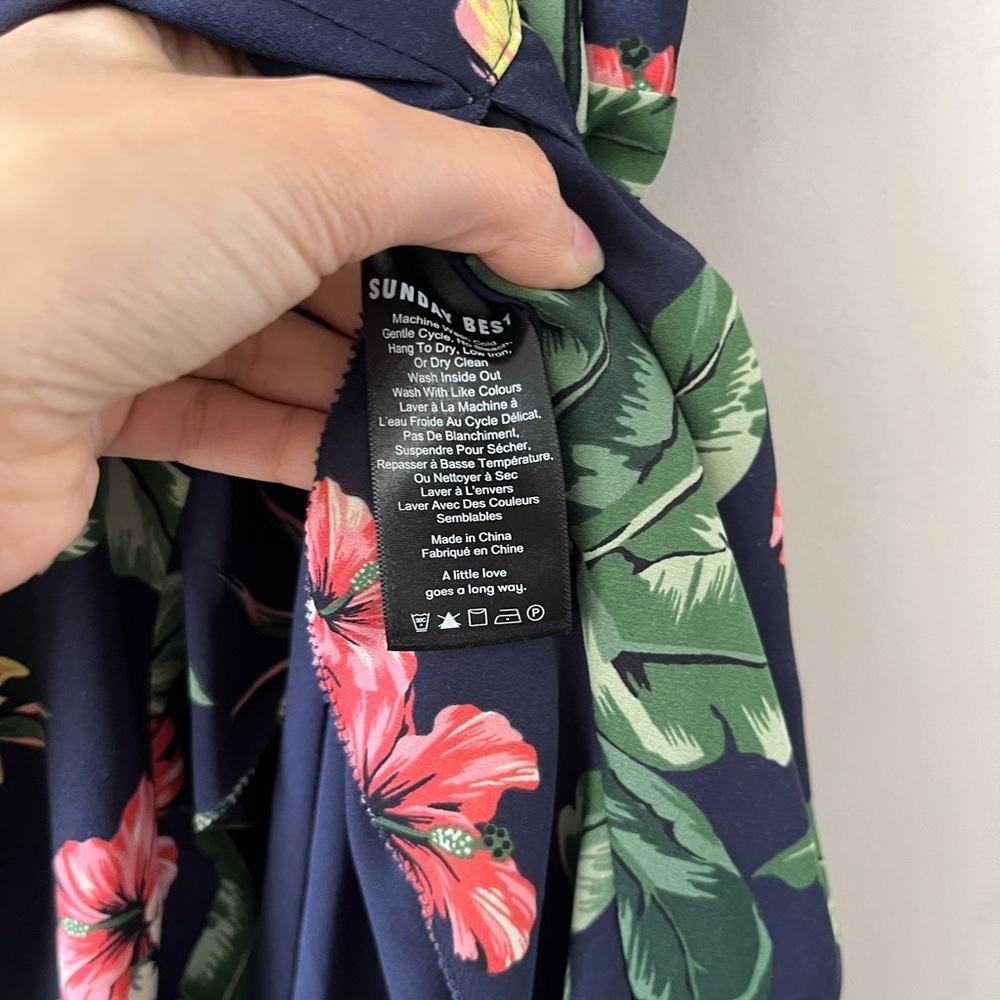Aritzia Sunday Best Savoy Dress - Wrap Dress - Summer Floral Print  Size 0 - Picture 9 of 10